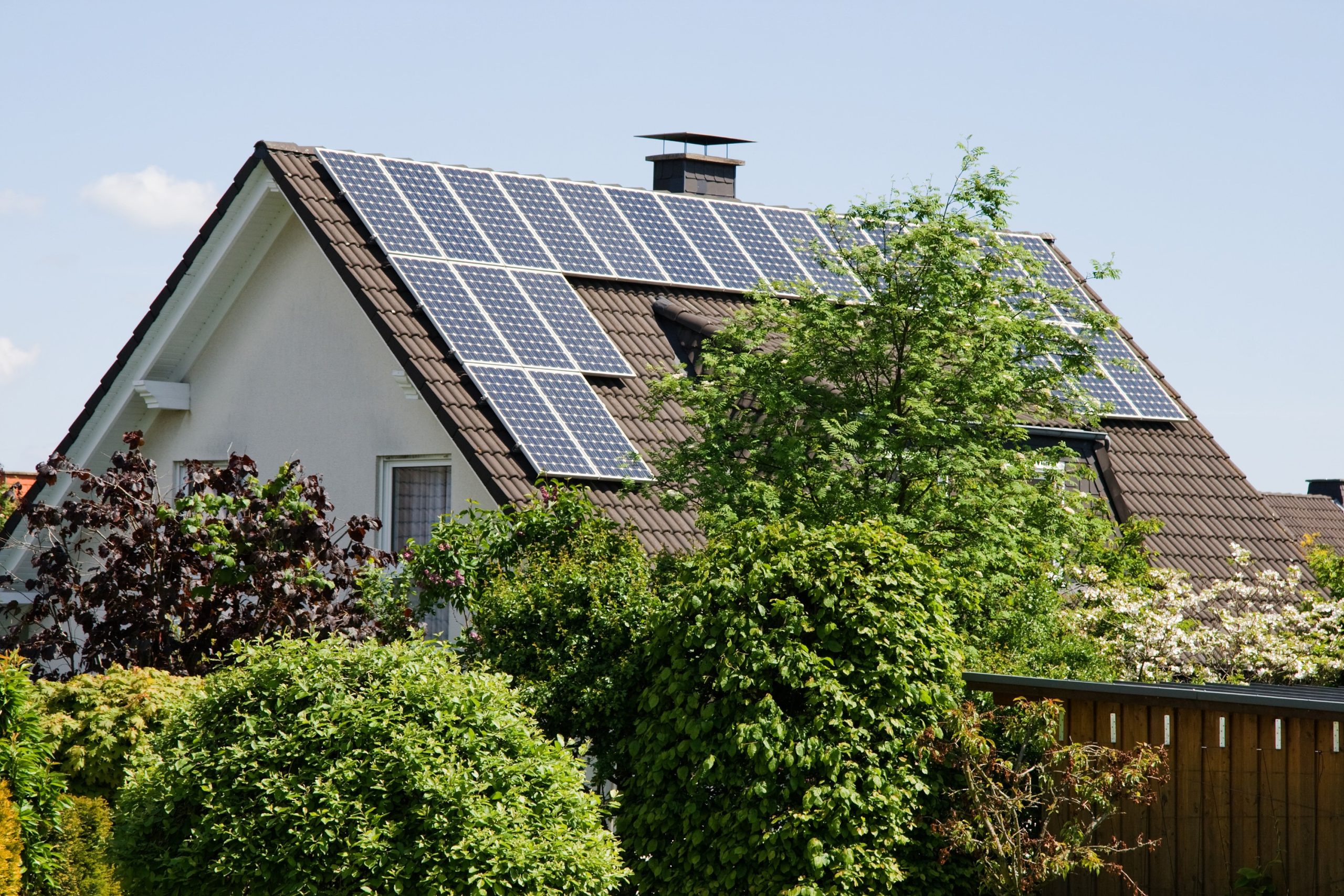 découvrez notre guide complet sur les panneaux solaires : avantages, installation, entretien et choix des équipements. optimisez votre consommation d'énergie et réduisez votre empreinte carbone grâce à des conseils pratiques et des astuces d'experts.