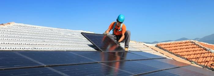 découvrez l'habilitation photovoltaïque, un processus essentiel pour garantir la conformité et la sécurité des installations solaires. formations, certifications et normes pour les professionnels du secteur afin d'optimiser la performance de vos projets photovoltaïques.