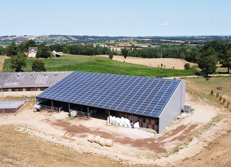 découvrez nos hangars solaires innovants, conçus pour optimiser l'espace tout en produisant de l'énergie propre. parfait pour les entreprises souhaitant réduire leur empreinte carbone et faire des économies sur leurs factures d'énergie.