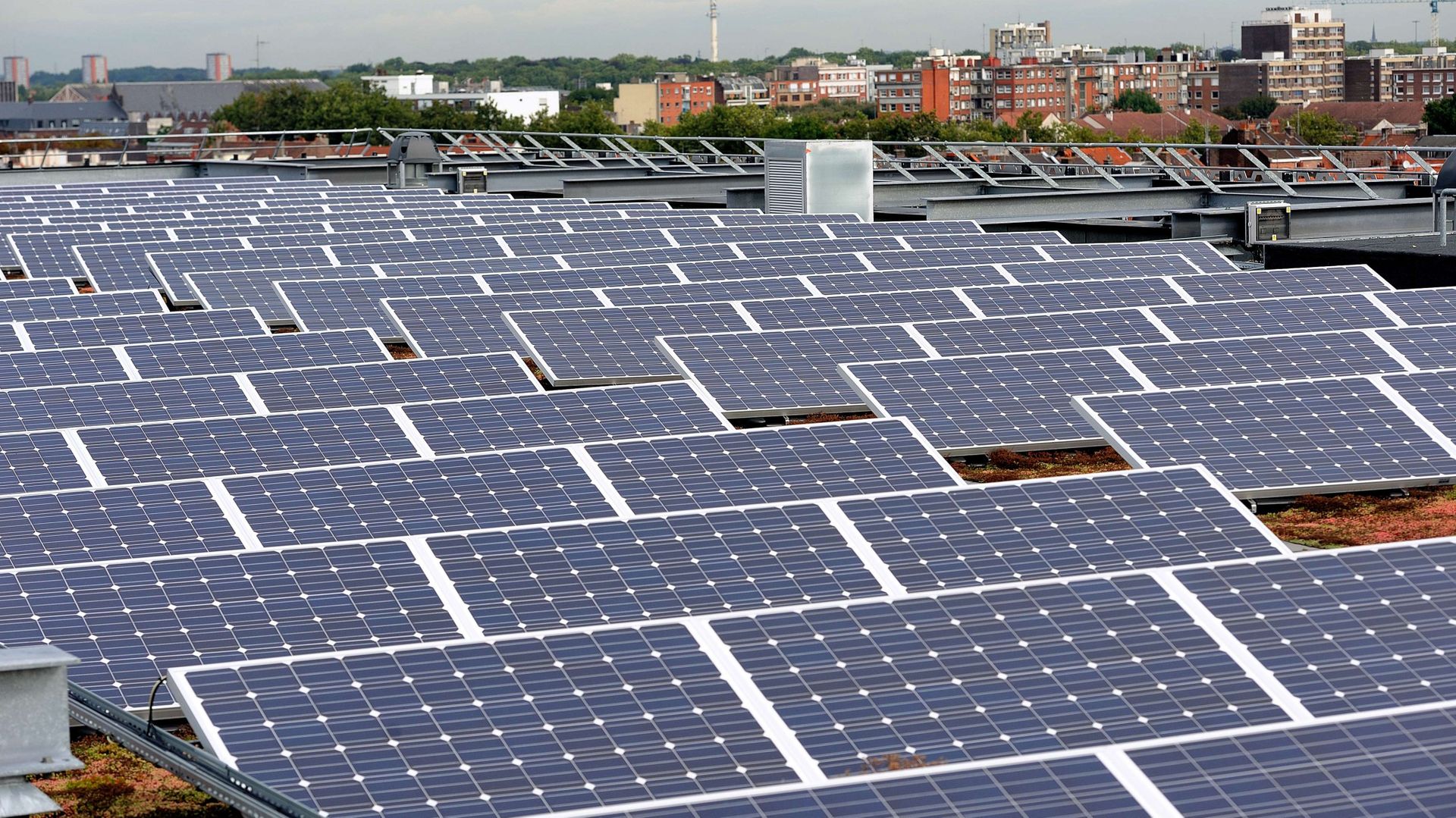 découvrez les solutions innovantes d'ikea en matière de panneaux solaires. profitez d'une énergie renouvelable et durable tout en réduisant votre empreinte carbone. offrez à votre maison une alternative écologique avec les produits abordables et faciles à installer d'ikea.