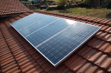 découvrez comment les impôts sur les investissements photovoltaïques peuvent optimiser vos économies. informez-vous sur les dispositifs fiscaux, les réductions d'impôts et les avantages financiers liés à l'installation de panneaux solaires pour rentabiliser votre projet écologique.