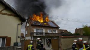 découvrez les risques d'incendie liés aux panneaux photovoltaïques, leurs causes possibles et les mesures de prévention à adopter pour garantir la sécurité de votre installation solaire. informez-vous sur les bonnes pratiques et améliorez la sécurité de votre système photovoltaïque.