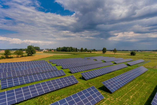 découvrez les dernières infos sur le photovoltaïque, son fonctionnement, ses avantages, et les innovations technologiques qui transforment l'énergie solaire en solution durable et économique pour votre habitat.