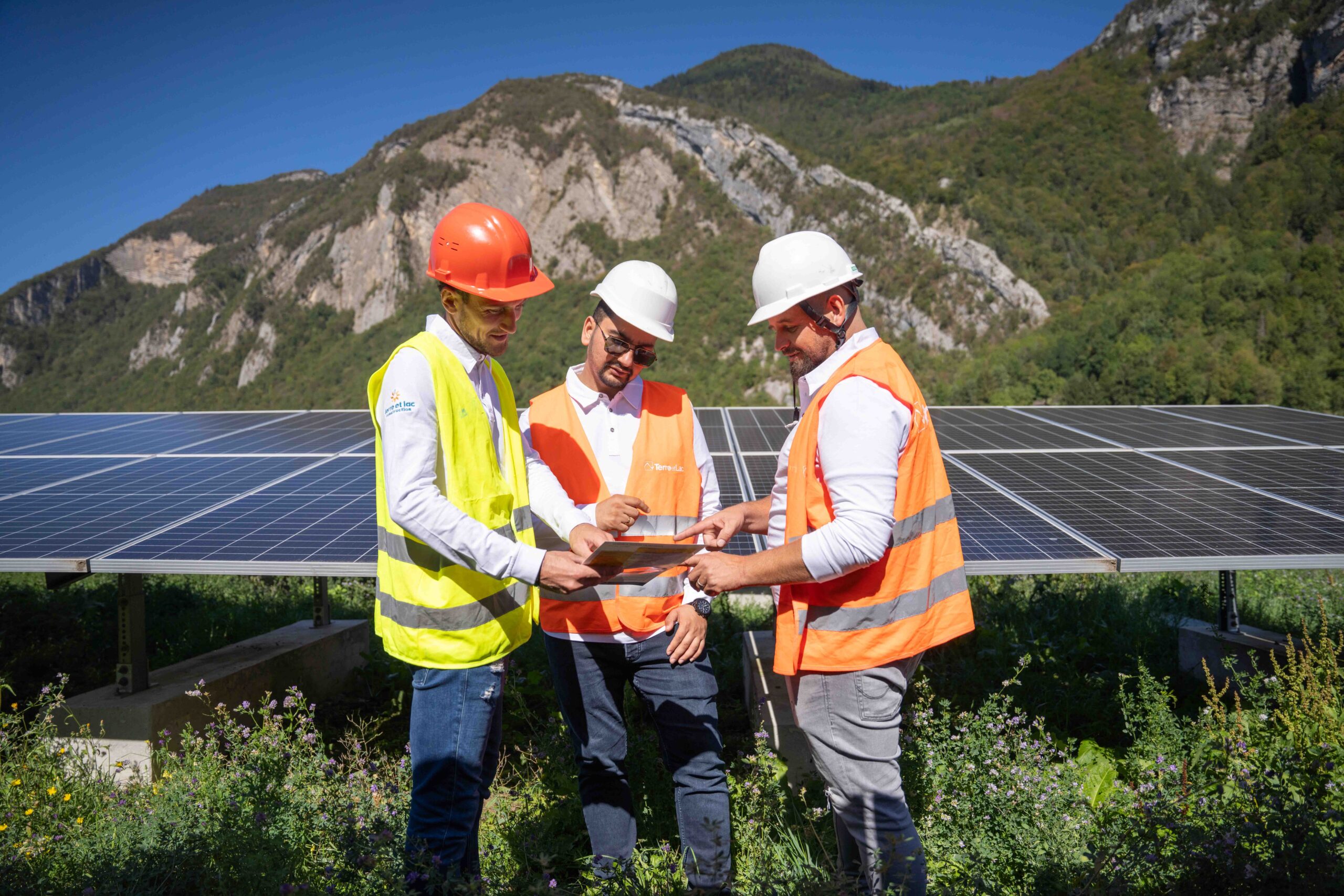 découvrez le métier d'ingénieur photovoltaïque, spécialiste des systèmes solaires, qui conçoit et optimise des installations pour une énergie durable. apprenez-en davantage sur ses compétences, ses missions et son rôle essentiel dans la transition énergétique.