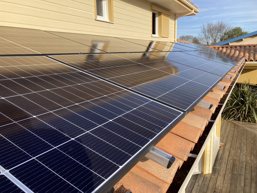 découvrez nos services d'installation photovoltaïque certifiés rge, garantissant des solutions écologiques et économiques pour votre consommation d'énergie. profitez d'une expertise de qualité et d'un accompagnement personnalisé pour transformer votre toiture en source d'énergie renouvelable.