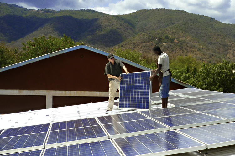 découvrez comment installer une extension photovoltaïque pour optimiser votre production d'énergie solaire. ce guide complet vous accompagne dans chaque étape, des choix de matériel aux démarches administratives, pour maximiser vos économies d'énergie et réduire votre empreinte carbone.
