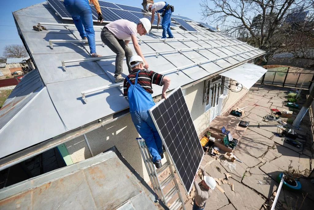 découvrez notre service d'installation de panneaux solaires à lyon. bénéficiez d'une énergie renouvelable et réduisez vos factures d'électricité tout en contribuant à la préservation de l'environnement. contactez-nous pour un devis personnalisé et une solution adaptée à vos besoins.