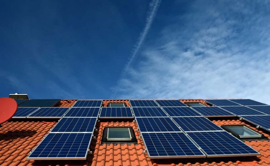 découvrez nos solutions d'installation photovoltaïque en alsace pour optimiser votre consommation d'énergie et réduire votre facture électrique. profitez des avantages des panneaux solaires sur votre maison tout en préservant l'environnement.