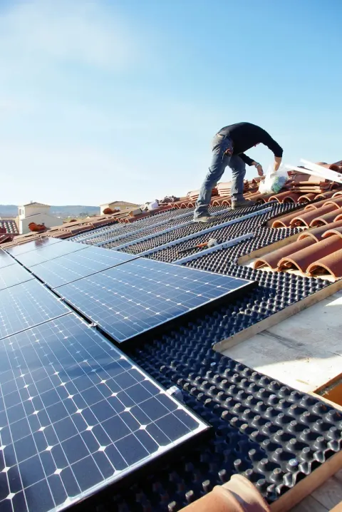 découvrez nos solutions d'installation photovoltaïque à montpellier. profitez des énergies renouvelables pour réduire vos factures d'électricité tout en contribuant à un avenir durable. obtenez un devis personnalisé et faites le choix de l'énergie solaire dès aujourd'hui.