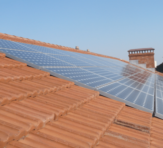 découvrez les retours d'expérience d'installations photovoltaïques réussies. apprenez des témoignages d'utilisateurs et les conseils pratiques pour optimiser votre projet solaire. informez-vous sur les avantages, les défis et les solutions pour une installation photovoltaïque efficace et durable.