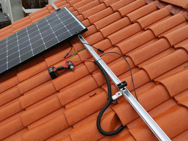 découvrez comment installer des panneaux solaires chez vous pour profiter d'une énergie renouvelable et réduire vos factures d'électricité. notre guide étape par étape vous accompagne dans le choix des matériaux, l'emplacement idéal et les démarches administratives à suivre.