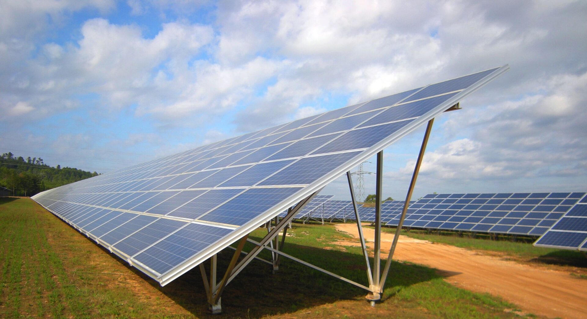 découvrez les opportunités d'investir en photovoltaïque : un secteur en pleine croissance qui combine rentabilité et engagement écologique. optimisez votre patrimoine tout en contribuant à la transition énergétique.