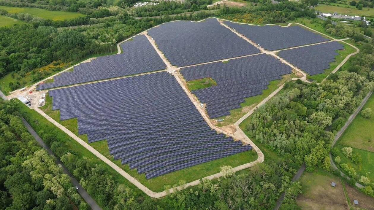 découvrez comment investir dans l'énergie solaire pour bénéficier d'une énergie renouvelable, réduire vos factures d'électricité et contribuer à un avenir durable. profitez des opportunités de croissance dans le secteur solaire et participez à la transition énergétique avec des solutions adaptées à vos besoins.