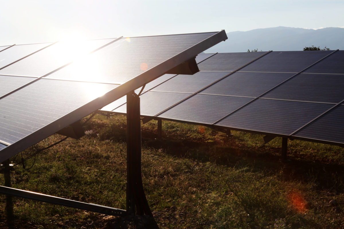 découvrez comment investir dans l'énergie solaire peut être une opportunité rentable et durable. apprenez les avantages financiers, écologiques et technologiques de cette source d'énergie renouvelable et transformez votre approche de l'investissement tout en contribuant à un avenir plus vert.