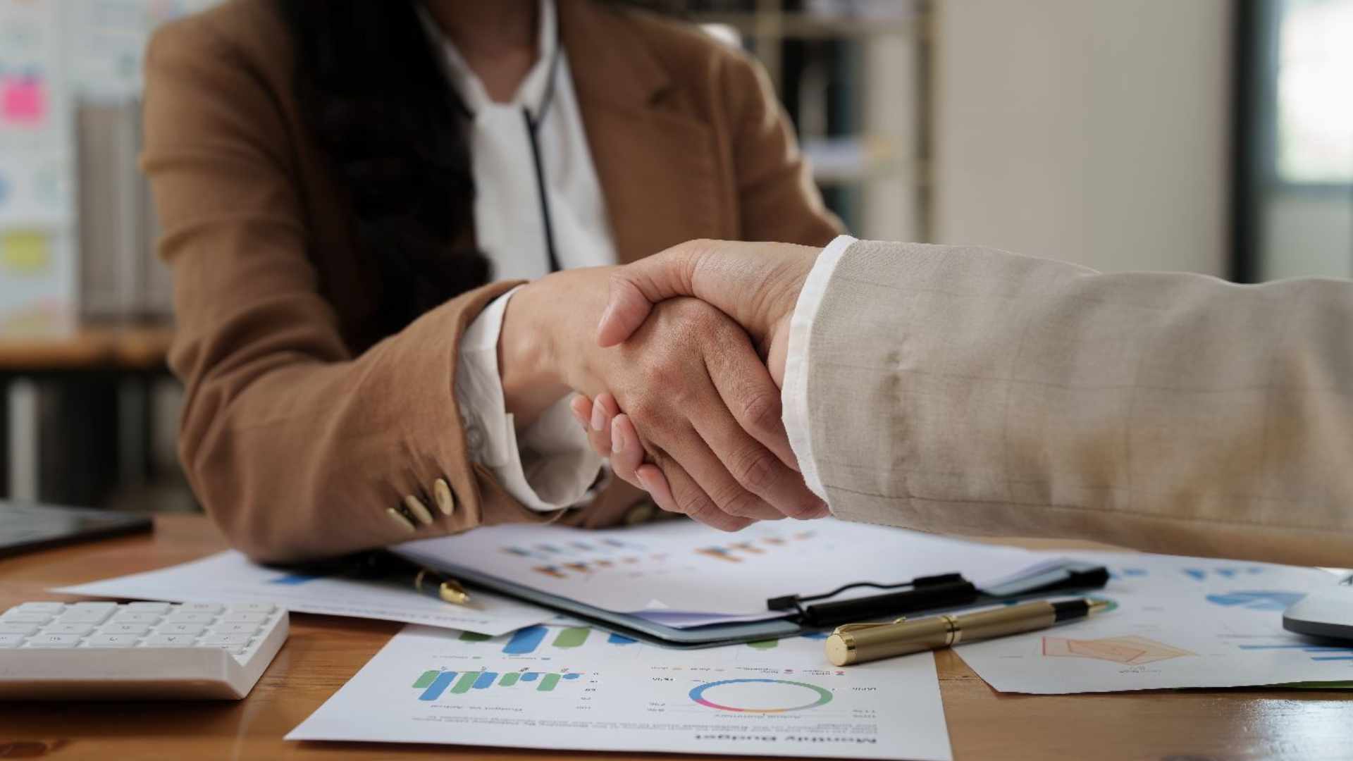 découvrez comment devenir un investisseur dans le secteur photovoltaïque (pv) et profiter des opportunités d'énergie renouvelable. apprenez les avantages, les stratégies d'investissement et les tendances du marché pour maximiser votre retour sur investissement tout en contribuant à un avenir durable.