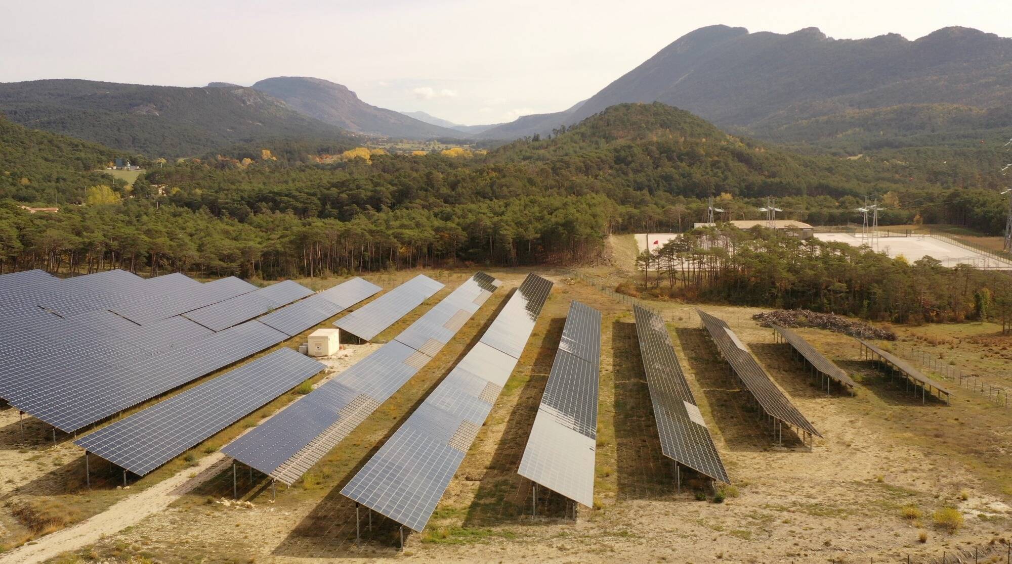 découvrez tout ce qu'il faut savoir sur le jugement photovoltaïque : décisions juridiques, impacts sur les installations solaires et perspectives d'avenir. informez-vous sur les enjeux légaux et réglementaires qui influencent le secteur de l'énergie renouvelable.