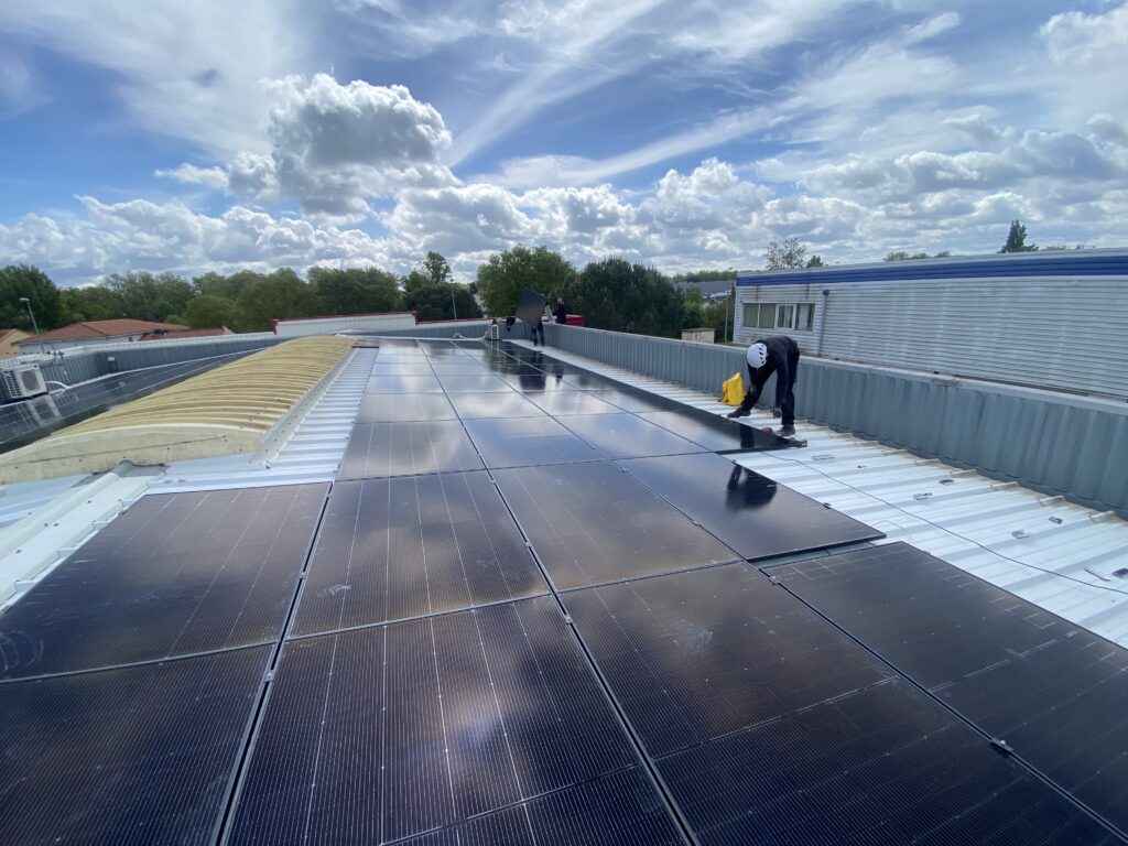 découvrez notre kit solaire spécialement conçu pour bureaux, offrant une solution écologique et économique pour réduire vos factures d'énergie tout en préservant l'environnement. optez pour une énergie renouvelable et améliorez l'autonomie énergétique de votre espace de travail.