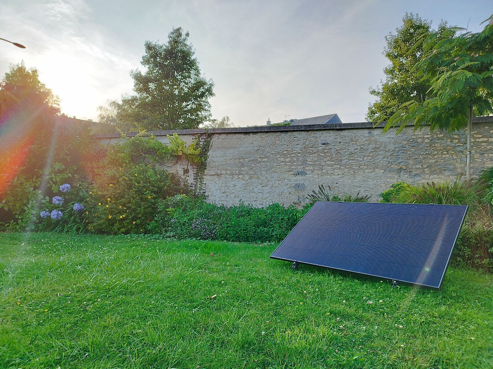 découvrez nos kits solaires 2000w, idéaux pour alimenter vos appareils électriques tout en réduisant votre empreinte carbone. faciles à installer et adaptés pour les foyers et les petits commerces, ces kits vous permettront de bénéficier d'une énergie renouvelable et économique. transformez votre quotidien grâce à l'énergie solaire dès aujourd'hui!