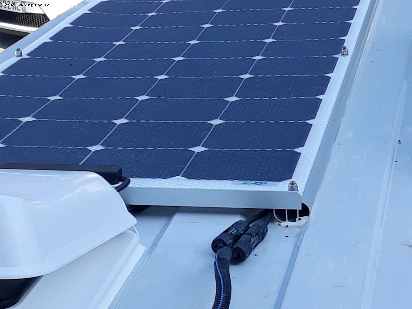 découvrez notre forum dédié à la toiture photovoltaïque, un espace d'échange pour informer, discuter et partager des conseils sur l'installation, l'entretien et les avantages des panneaux solaires sur votre toit.