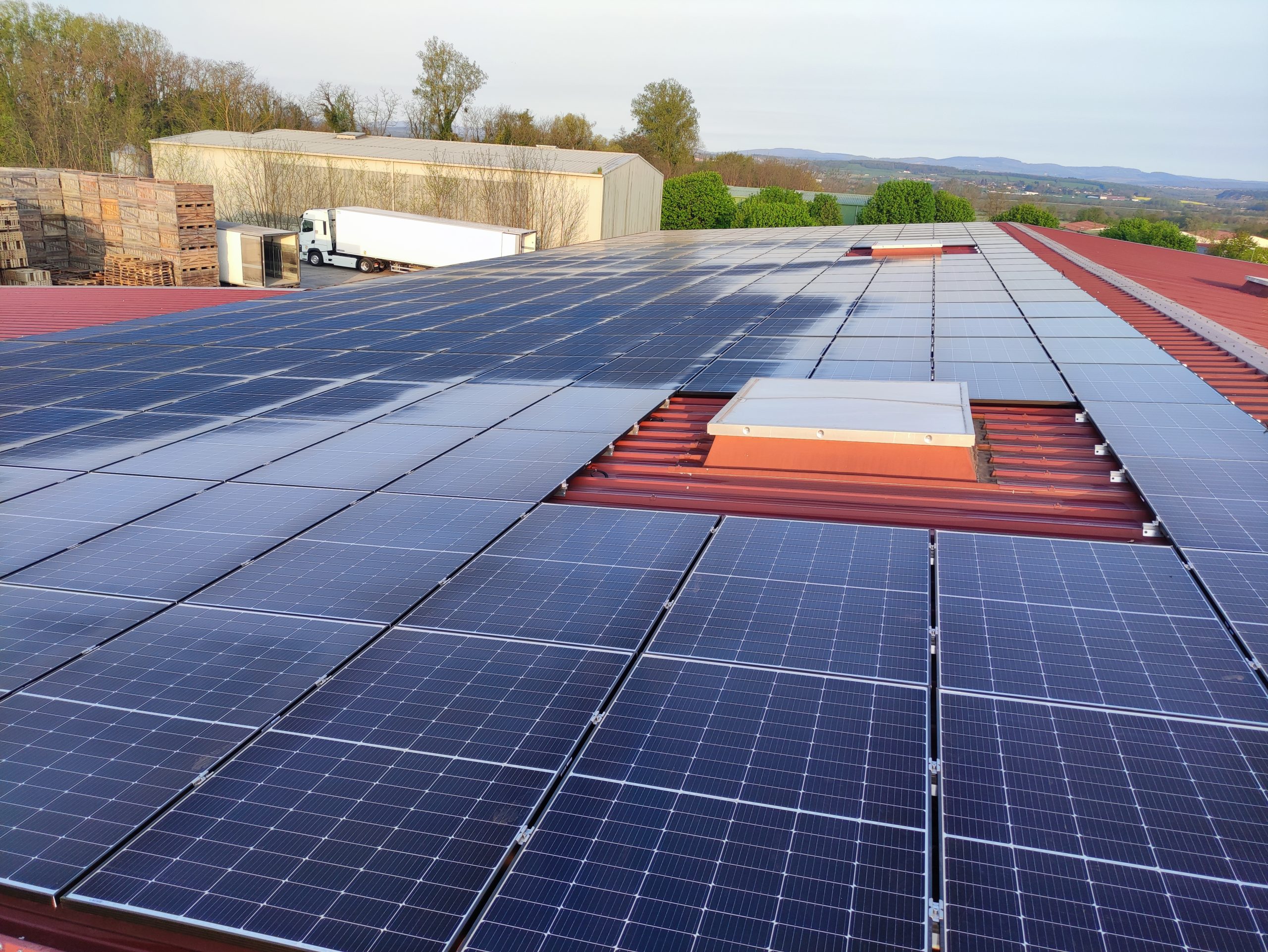 découvrez les avantages de la toiture photovoltaïque pour votre maison : une solution écologique, économique et durable pour produire votre propre énergie solaire tout en réduisant votre empreinte carbone.
