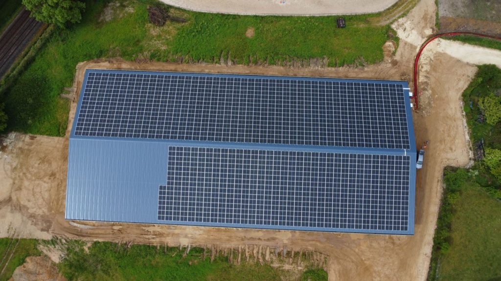 découvrez notre service de location de toitures photovoltaïques pour bénéficier d'une énergie solaire propre et rentable. transformez votre toiture en source de revenus tout en contribuant à la protection de l'environnement.