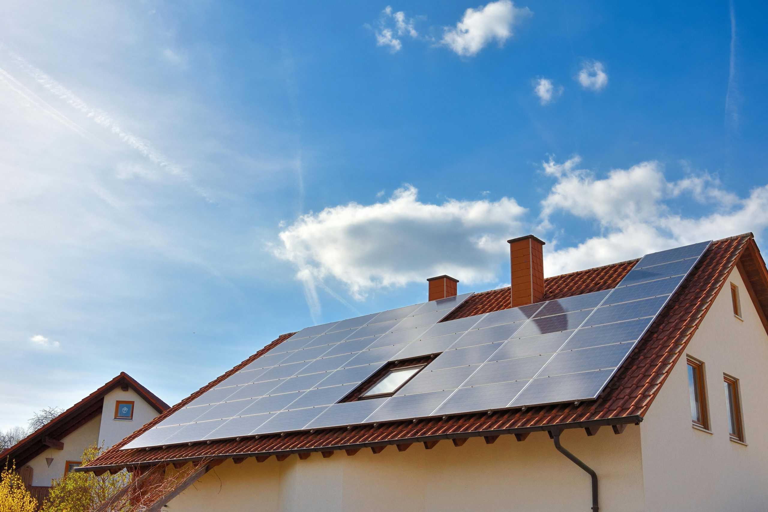 découvrez la loi photovoltaïque en france : un cadre juridique qui favorise l'essor de l'énergie solaire. informez-vous sur les réglementations, les subventions et les avantages fiscaux associés à l'installation de panneaux solaires pour un avenir énergétique durable.