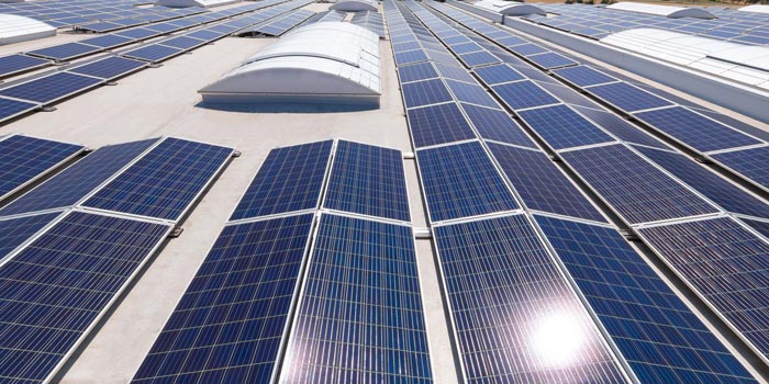 découvrez notre guide sur les maisons à toit plat équipées de panneaux photovoltaïques. apprenez les avantages de cette tendance moderne, les options d'installation, et comment optimiser l'efficacité énergétique de votre habitation avec des solutions durables.
