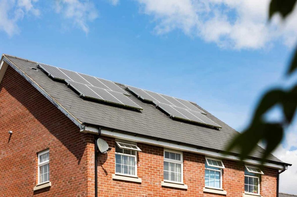 découvrez notre guide complet sur les meilleurs panneaux solaires du marché. comparez les performances, l'efficacité énergétique et les prix pour trouver la solution idéale pour votre projet d'énergie renouvelable. optimisez votre consommation d'énergie tout en respectant l'environnement!