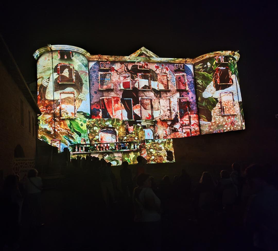 découvrez l'univers enchanteur de 'mes lumières', une exploration fascinante des éclairages qui illuminent votre espace de vie. plongez dans un monde de créativité et d'innovation pour transformer votre maison grâce à des jeux de lumière uniques et inspirants.