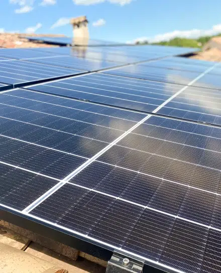 découvrez comment les modules solaires jouent un rôle clé dans la transition énergétique. apprenez les avantages des énergies renouvelables et leur impact sur un avenir durable.