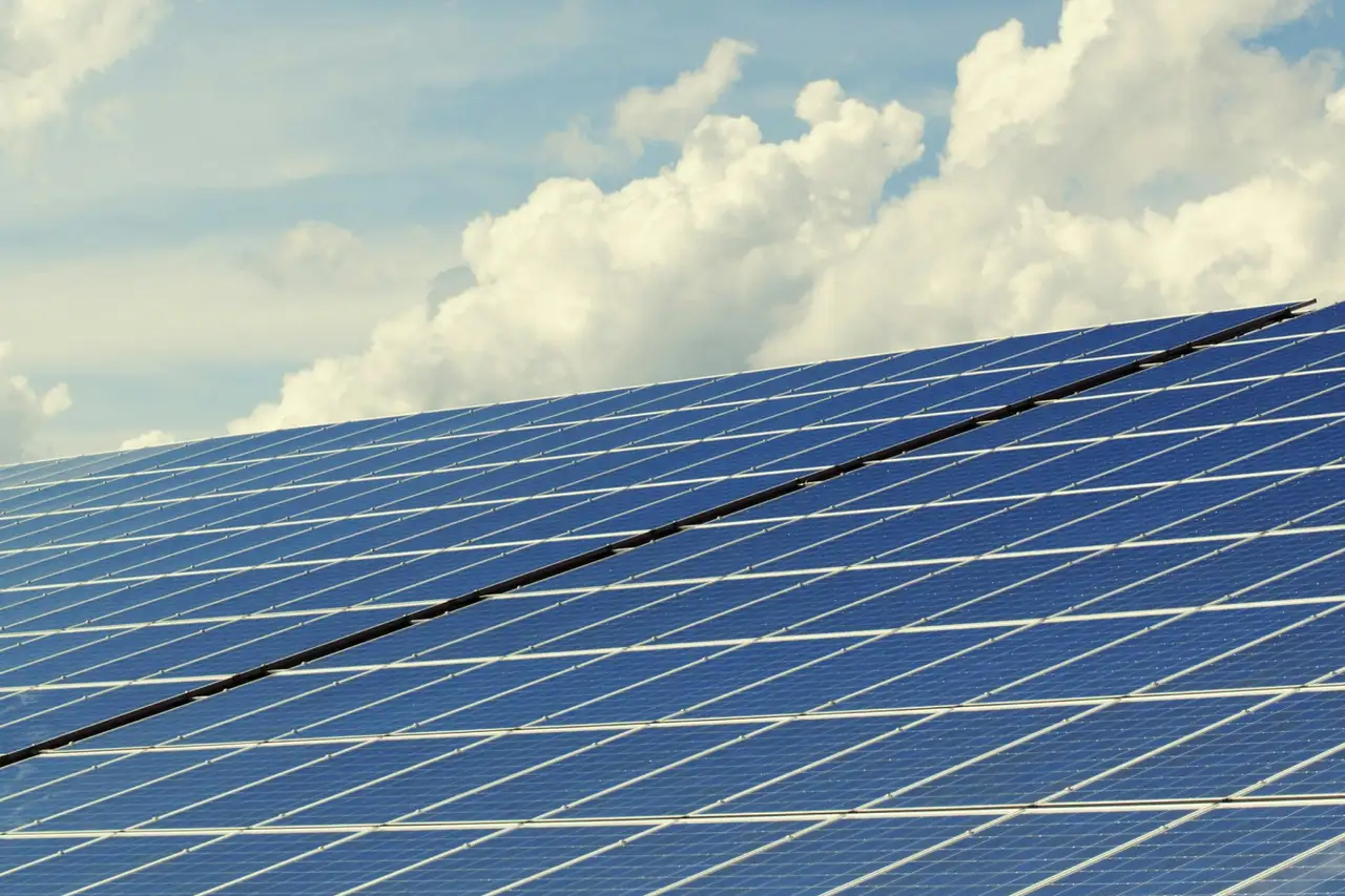 découvrez comment les modules solaires jouent un rôle clé dans la transition énergétique, en offrant des solutions durables et renouvelables pour réduire notre dépendance aux énergies fossiles et lutter contre le changement climatique.