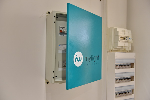 découvrez my light systems, votre solution innovante pour l'éclairage intelligent. transformez votre espace avec des systèmes d'éclairage personnalisés et économes en énergie, adaptés à tous vos besoins. améliorez l'atmosphère de votre maison ou bureau grâce à des technologies avancées et un design élégant.