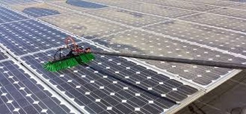 assurez le bon fonctionnement de vos panneaux photovoltaïques grâce à un nettoyage professionnel et régulier. optimisez leur rendement énergétique et prolongez leur durée de vie avec nos services experts en entretien.