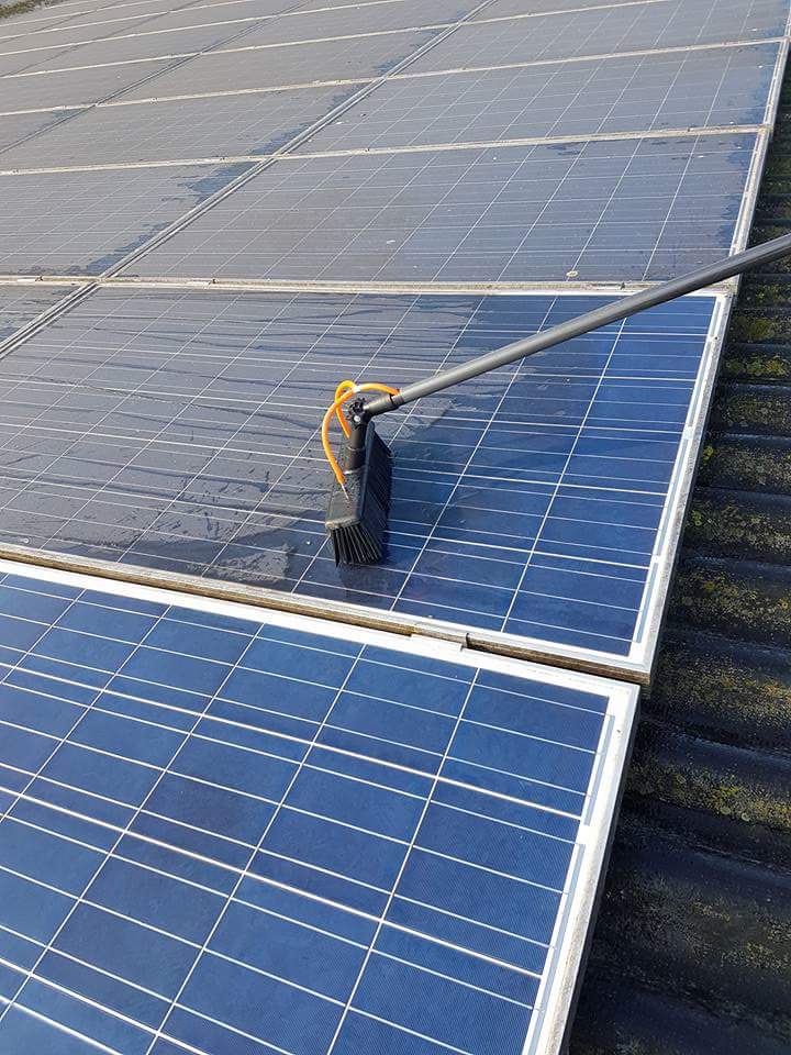 découvrez l'importance du nettoyage des panneaux photovoltaïques pour optimiser leur performance et prolonger leur durée de vie. nos astuces et conseils vous aideront à maintenir vos panneaux en parfait état pour maximiser votre production d'énergie solaire.