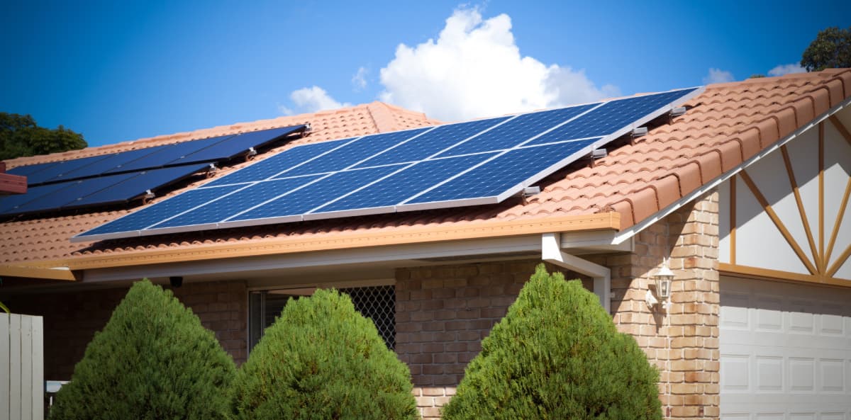 découvrez les normes essentielles pour les installations photovoltaïques en france. informez-vous sur les réglementations, les standards de sécurité et les pratiques recommandées pour garantir une production d'énergie solaire efficace et conforme.