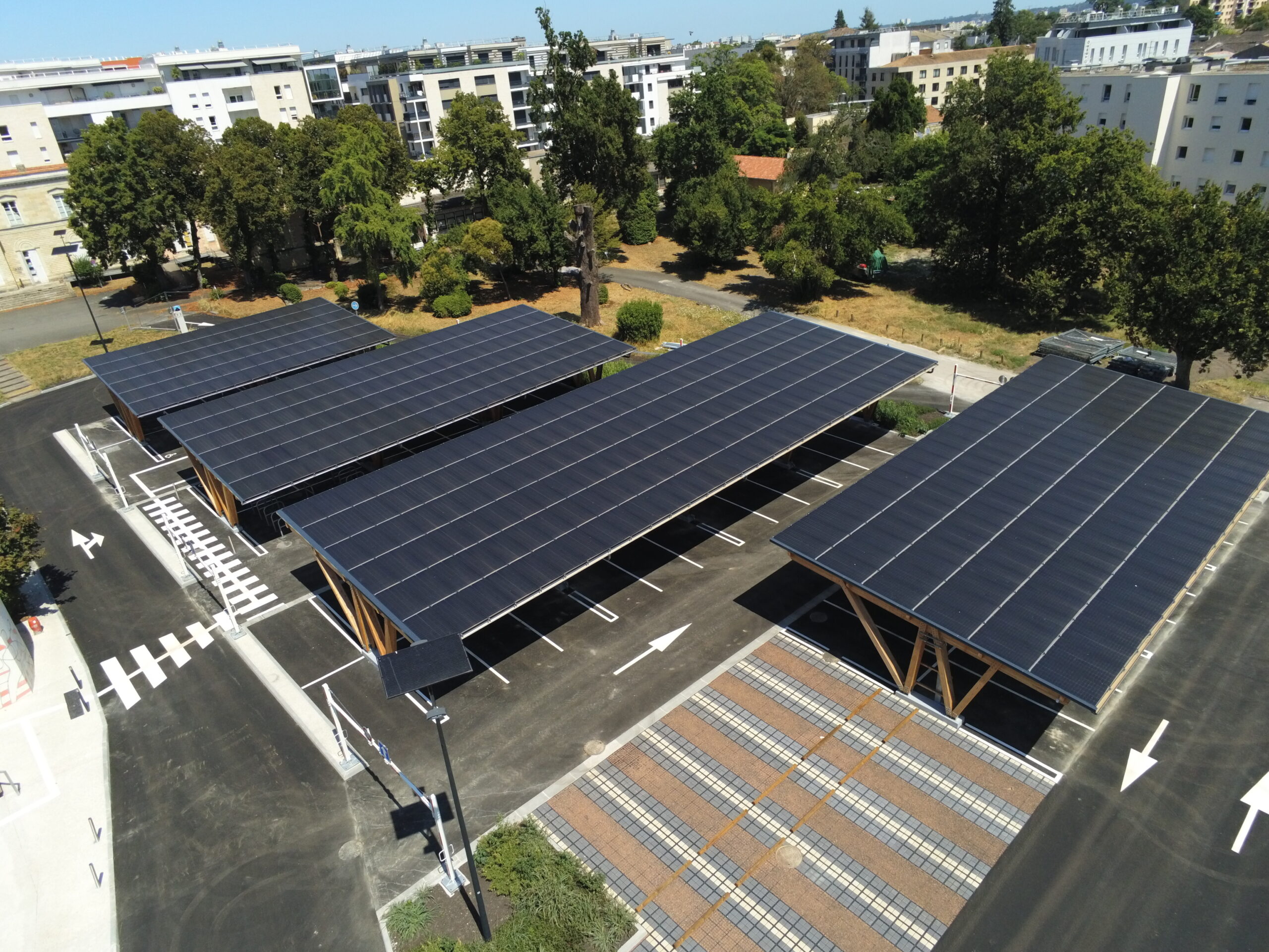 découvrez les normes essentielles à respecter pour l'installation de panneaux solaires. informez-vous sur les réglementations, standards de qualité et critères de performance qui garantissent une utilisation optimale et sécurisée de l'énergie solaire.