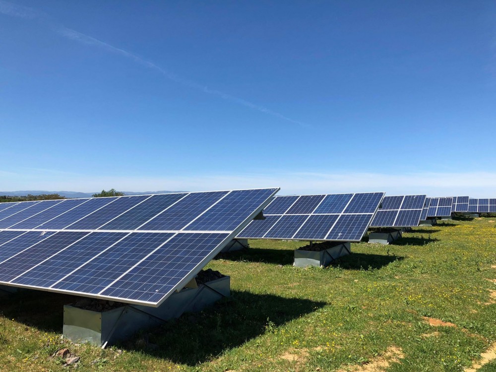 découvrez les nuisances potentielles des panneaux photovoltaïques : bruit, impact visuel et effets sur la faune. informez-vous sur les enjeux environnementaux et les solutions pour réduire ces impacts tout en profitant des énergies renouvelables.