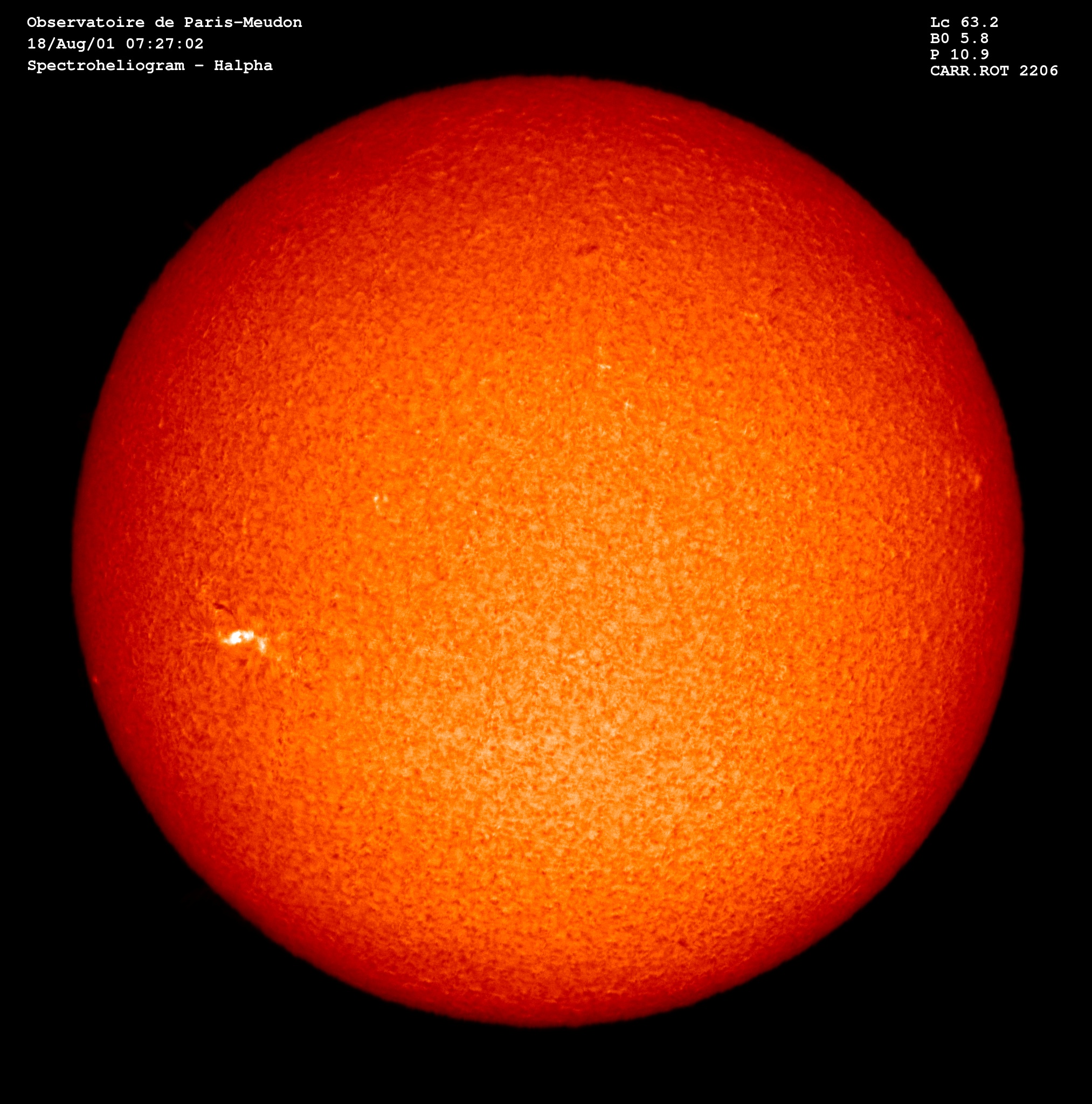 découvrez le monde fascinant des observateurs solaires, ces passionnés qui étudient le soleil pour en comprendre les mystères. apprenez comment ils utilisent des télescopes spécialisés et des techniques d'imagerie avancées pour observer les éruptions solaires, les taches solaires et d'autres phénomènes célestes. explorez les contributions de l'observation solaire à la science et à notre compréhension de l'univers.