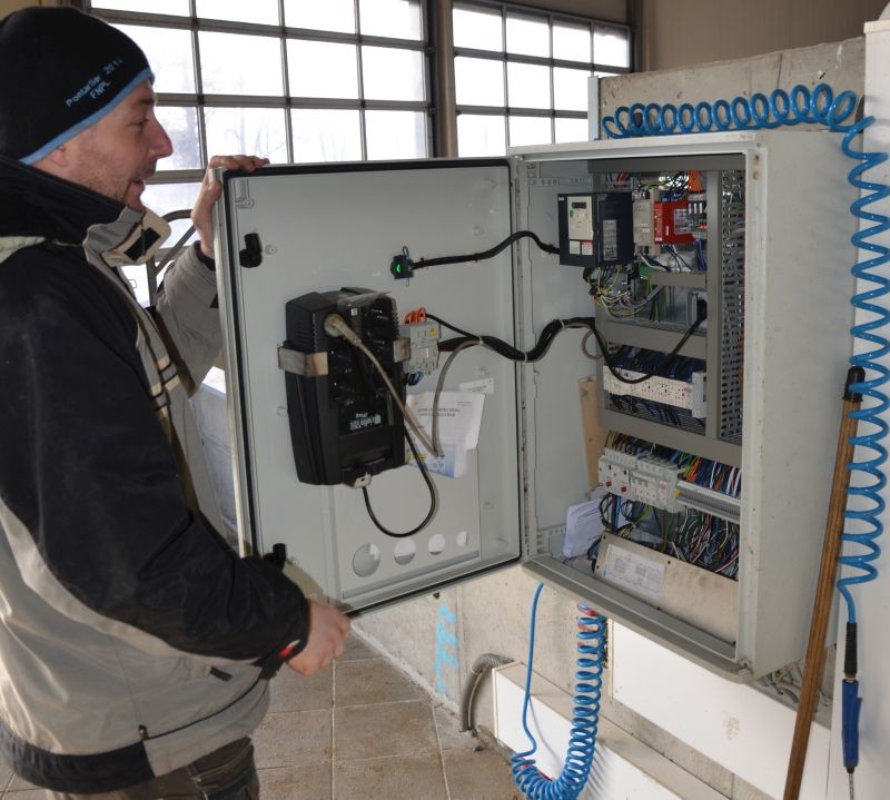 découvrez notre sélection d'onduleurs électriques, des appareils indispensables pour protéger vos équipements électroniques des coupures de courant et des surtensions. idéals pour les professionnels et particuliers, nos onduleurs garantissent une alimentation continue et fiable. protégez vos données et assurez la continuité de vos activités grâce à notre guide d'achat et nos conseils d'experts.