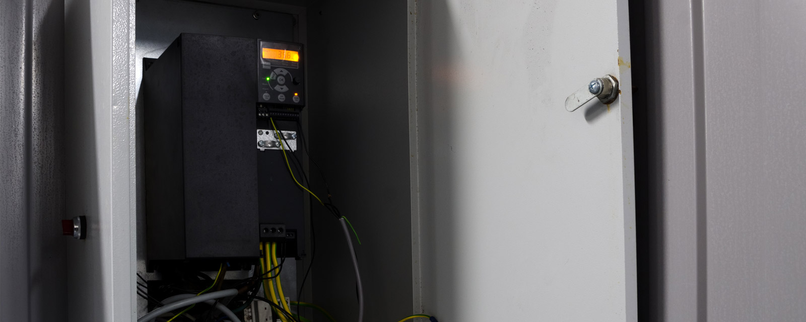 découvrez notre guide complet sur les onduleurs pour micro coupures. protégez vos appareils électroniques des coupures de courant temporaires grâce à des solutions fiables et efficaces. informez-vous sur les avantages, le fonctionnement et les critères de choix d'un onduleur adapté à vos besoins.