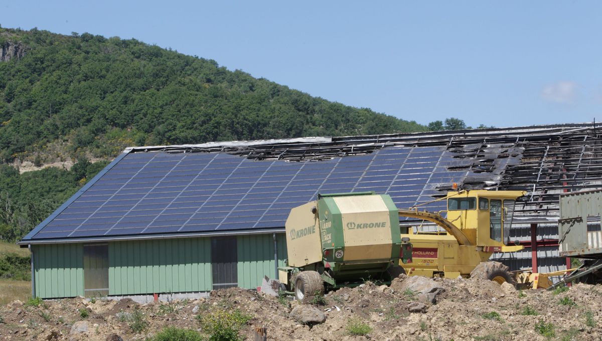 découvrez le panneau photovoltaïque azur, une solution écologique et innovante pour transformer votre toiture en source d'énergie renouvelable. profitez d'une performance optimale et réduisez vos factures d'électricité tout en préservant l'environnement.