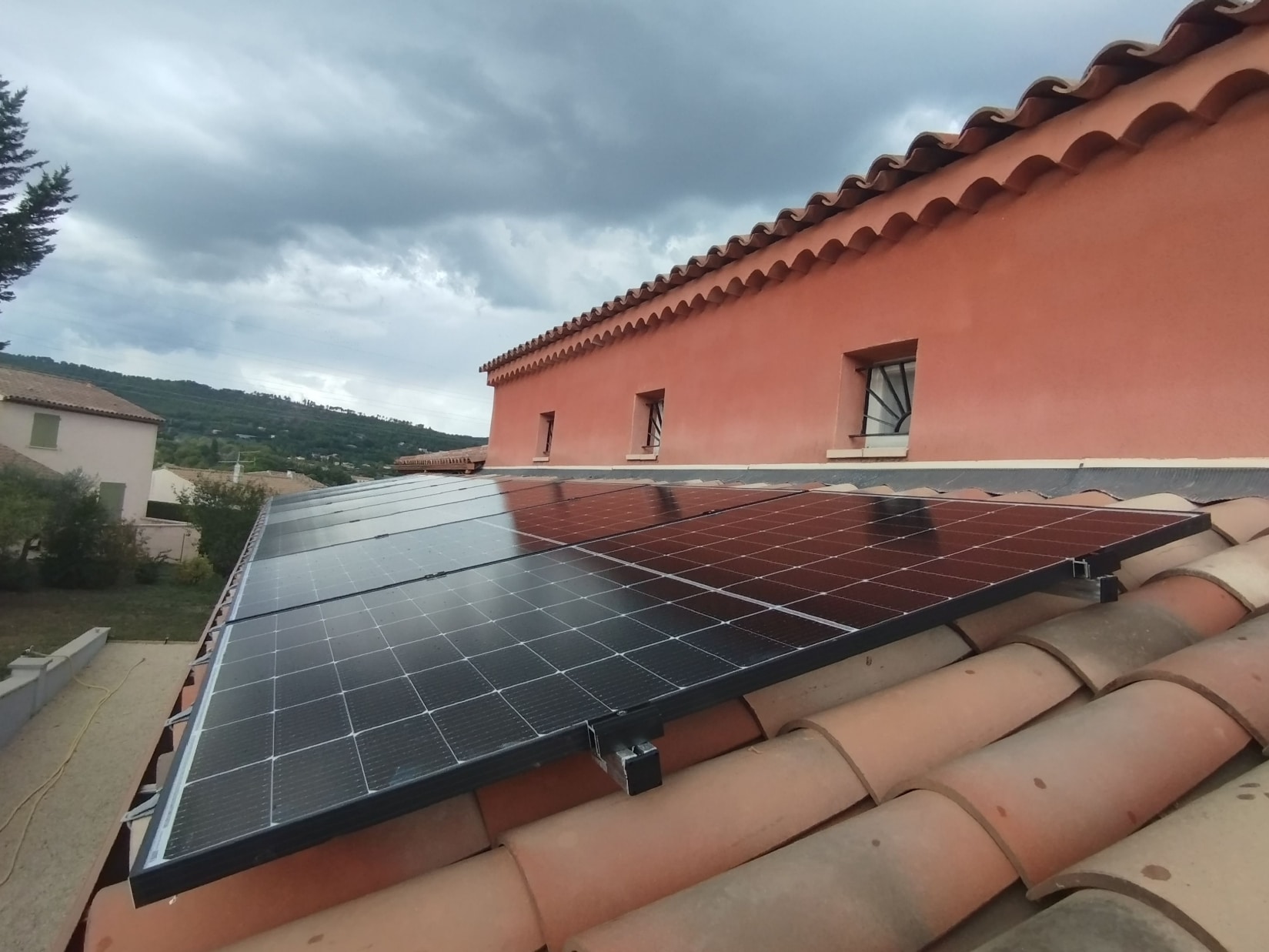 découvrez le panneau photovoltaïque azur, une solution innovante et efficace pour capter l'énergie solaire. idéal pour réduire votre facture d'électricité et contribuer à un avenir durable, ce panneau allie performance et design. investissez dans l'énergie renouvelable dès aujourd'hui !