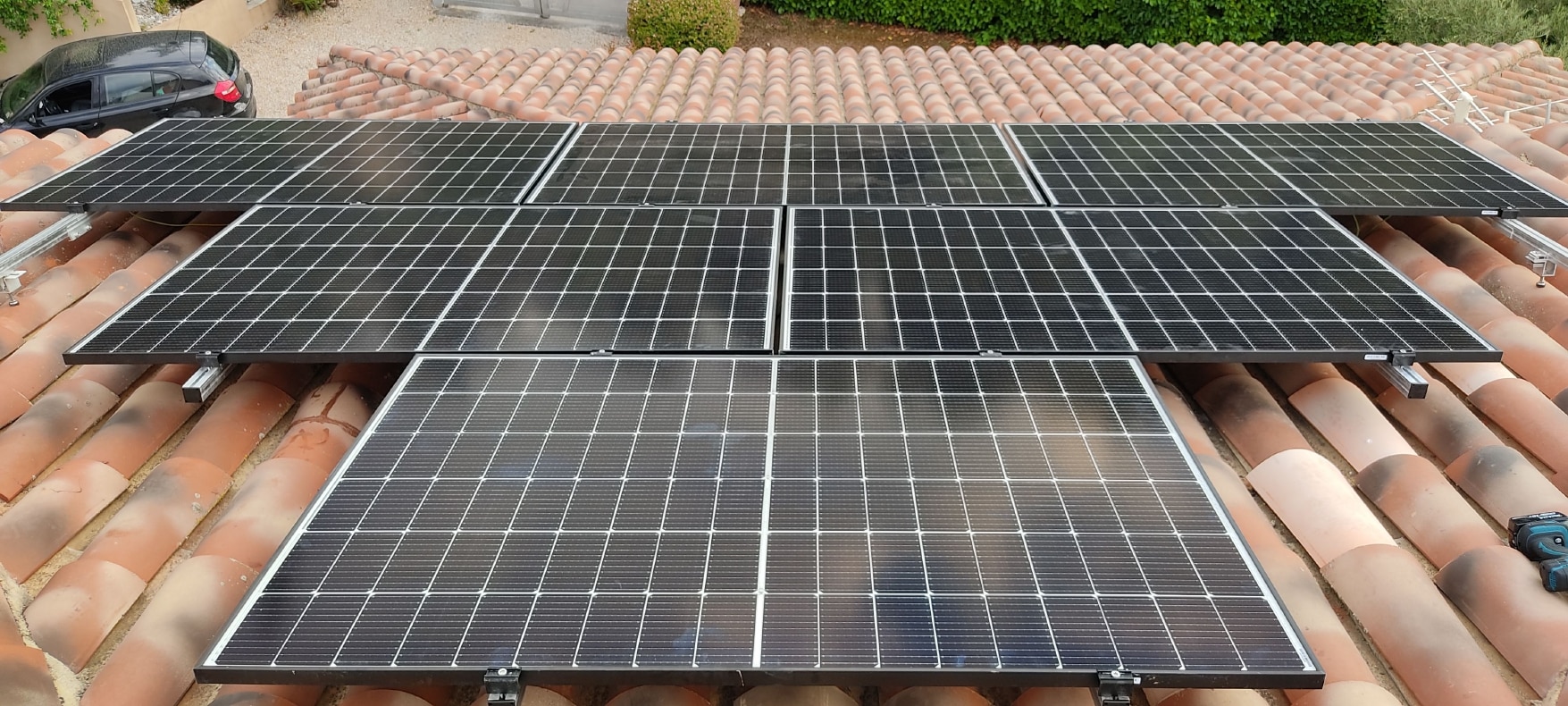découvrez le panneau photovoltaïque azur, une solution innovante pour produire une énergie solaire propre et durable. conçu pour maximiser l'efficacité énergétique, il s'intègre parfaitement à votre habitat tout en contribuant à la préservation de l'environnement. transformez la lumière du soleil en électricité et réduisez vos factures d'énergie dès aujourd'hui !