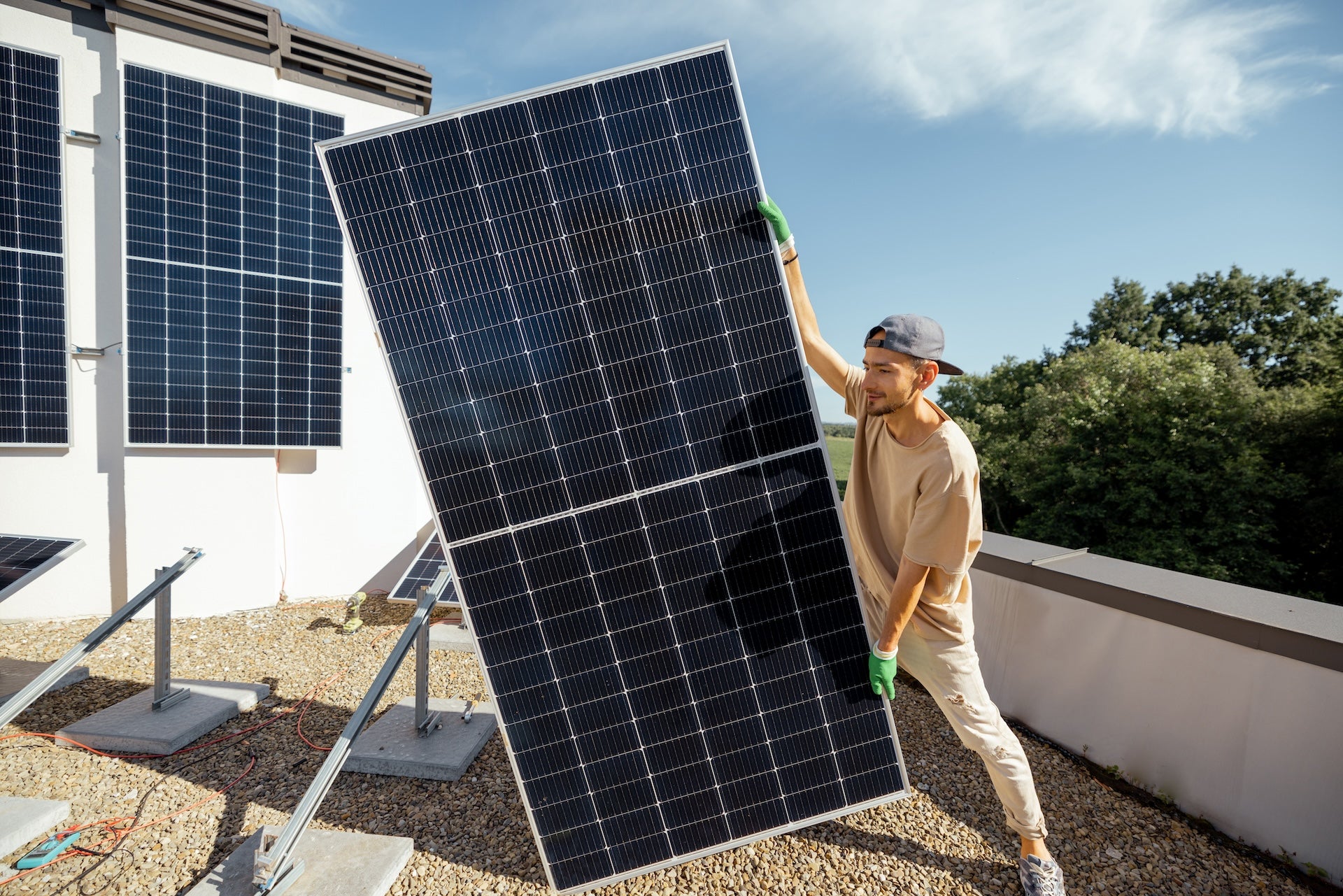 découvrez notre panneau solaire avancé, alliant innovation technologique et performance énergétique. profitez d'une production d'électricité optimale grâce à des matériaux de haute qualité et un design moderne. idéal pour réduire votre empreinte carbone et réaliser des économies sur vos factures d'énergie.