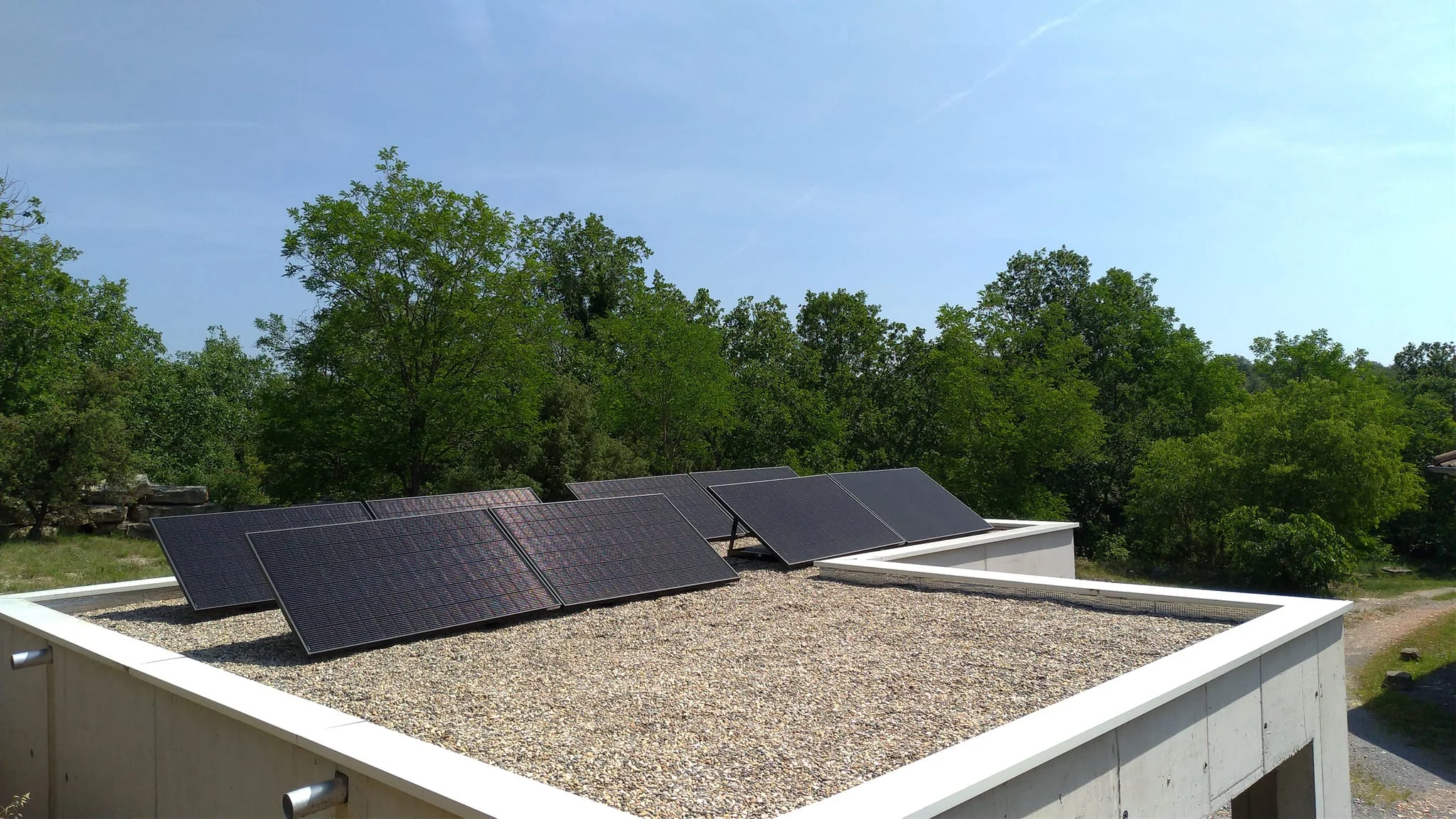 découvrez les avantages des panneaux solaires plats, une solution efficace et esthétique pour produire de l'énergie renouvelable. profitez d'économies sur votre facture d'électricité tout en contribuant à la protection de l'environnement grâce à cette technologie solaire innovante.