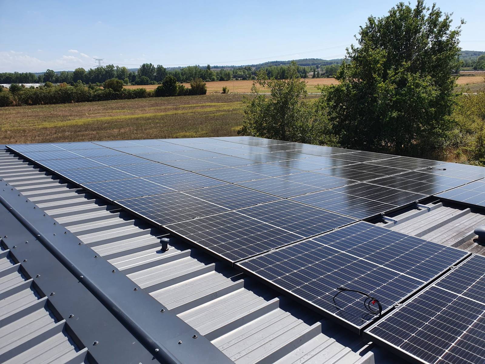 découvrez notre gamme de panneaux solaires professionnels, conçus pour optimiser la production d'énergie et réduire vos factures tout en respectant l'environnement. idéals pour les entreprises et les projets d'envergure, nos panneaux offrent performance, durabilité et fiabilité.