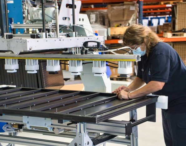 découvrez les panneaux dualsun, une solution innovante pour produire à la fois de l'électricité et de l'eau chaude sanitaire. idéaux pour optimiser votre consommation d'énergie, ces panneaux photovoltaïques de haute qualité allient performance et durabilité, tout en respectant l'environnement.