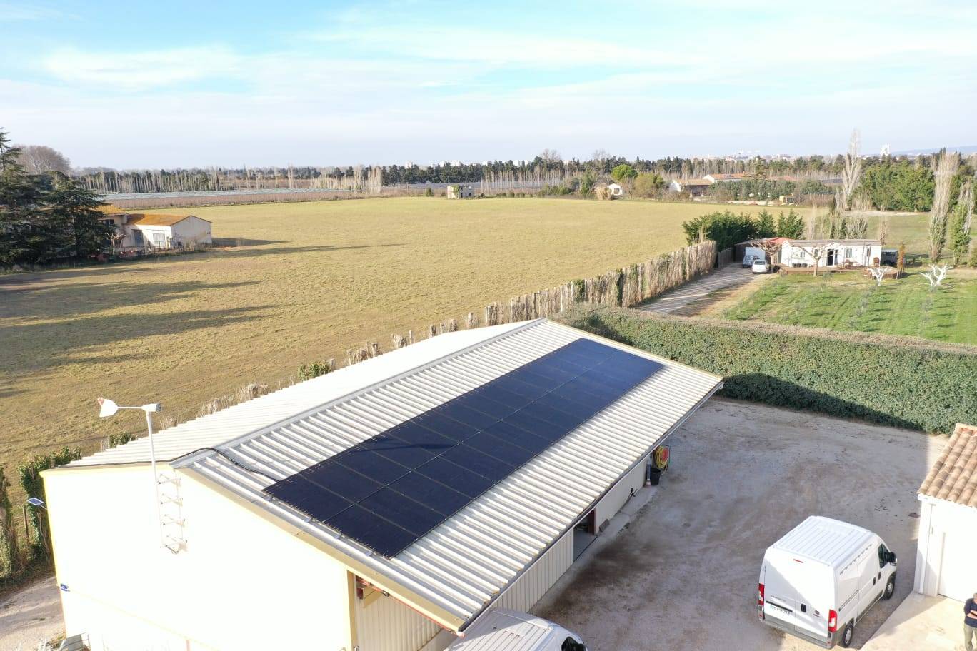 découvrez comment les panneaux photovoltaïques pour hangars peuvent transformer votre espace en une source d'énergie durable. optimisez votre consommation énergétique tout en réduisant vos coûts grâce à des solutions adaptées à vos besoins. adoptez une démarche éco-responsable dès aujourd'hui avec nos systèmes innovants.