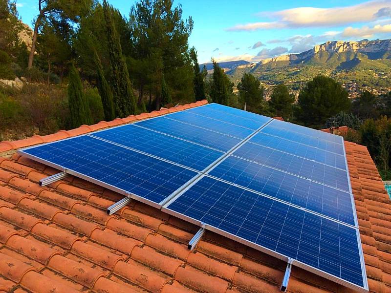 découvrez nos solutions de panneaux solaires à aix, alliant performance, durabilité et économies d'énergie. transformez votre habitat en un espace écologique et autonome grâce à l'énergie solaire !