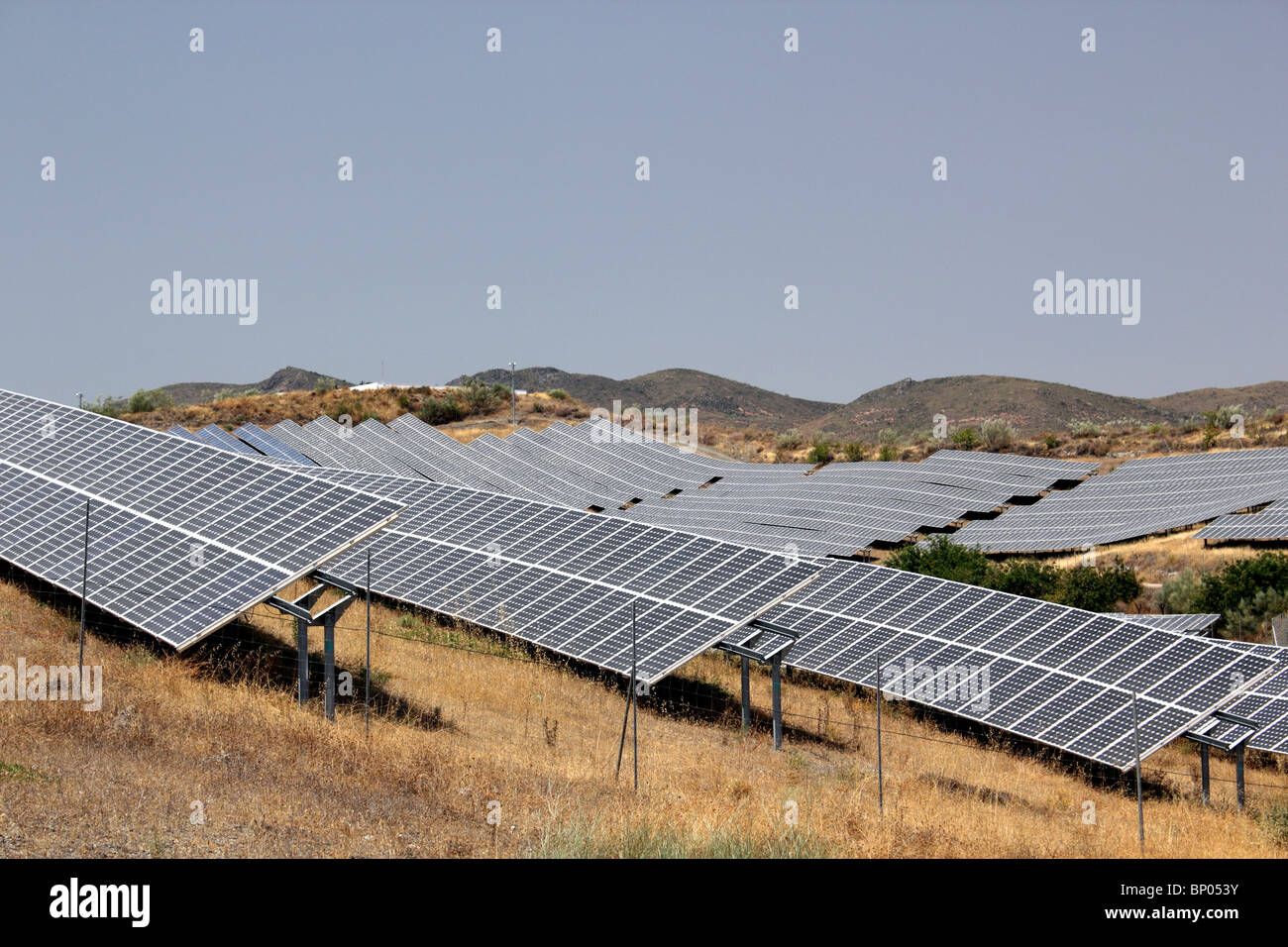 découvrez les panneaux solaires en espagne, une solution énergétique durable pour réduire vos factures et protéger l'environnement. explorez les avantages de l'énergie solaire dans un pays ensoleillé, et comment investir dans des installations photovoltaïques peut transformer votre maison ou entreprise.